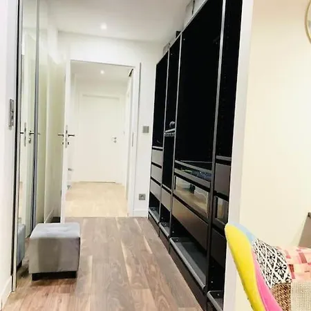 Spacious 2bedrooms Flat W Terrace&parking Appartement *