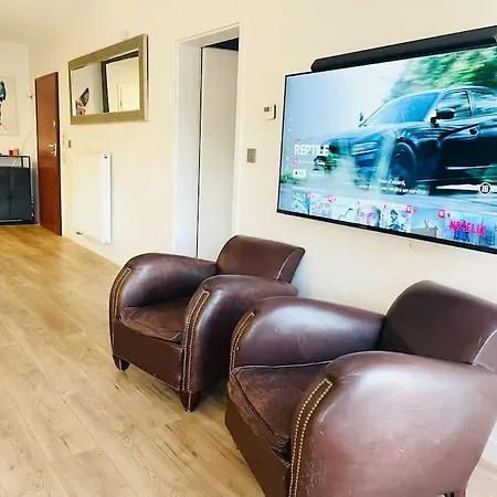 Spacious 2bedrooms Flat W Terrace&parking Appartement *