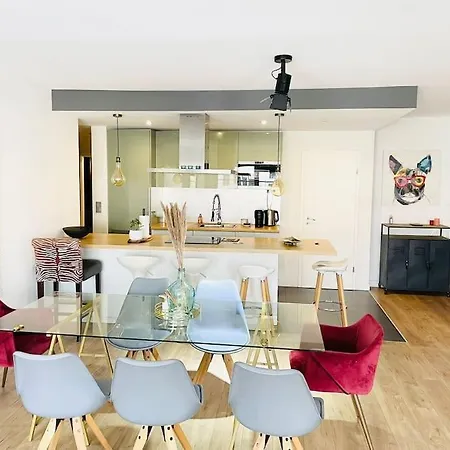Spacious 2bedrooms Flat W Terrace&parking *