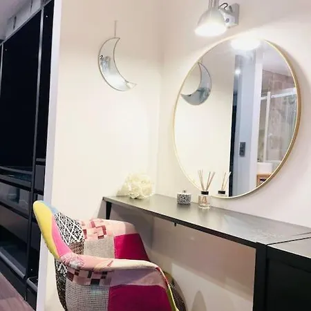 Spacious 2bedrooms Flat W Terrace&parking Apartment *