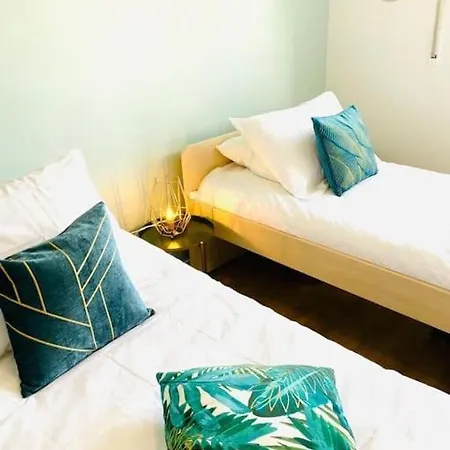 Spacious 2bedrooms Flat W Terrace&parking *