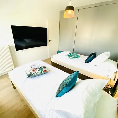Spacious 2bedrooms Flat W Terrace&parking Apartment