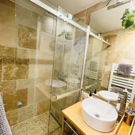 Spacious 2bedrooms Flat W Terrace&parking *